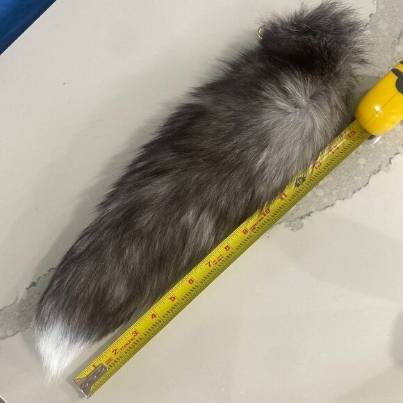 Gray‎ and cream colored fox tail - Picture 1 of 1